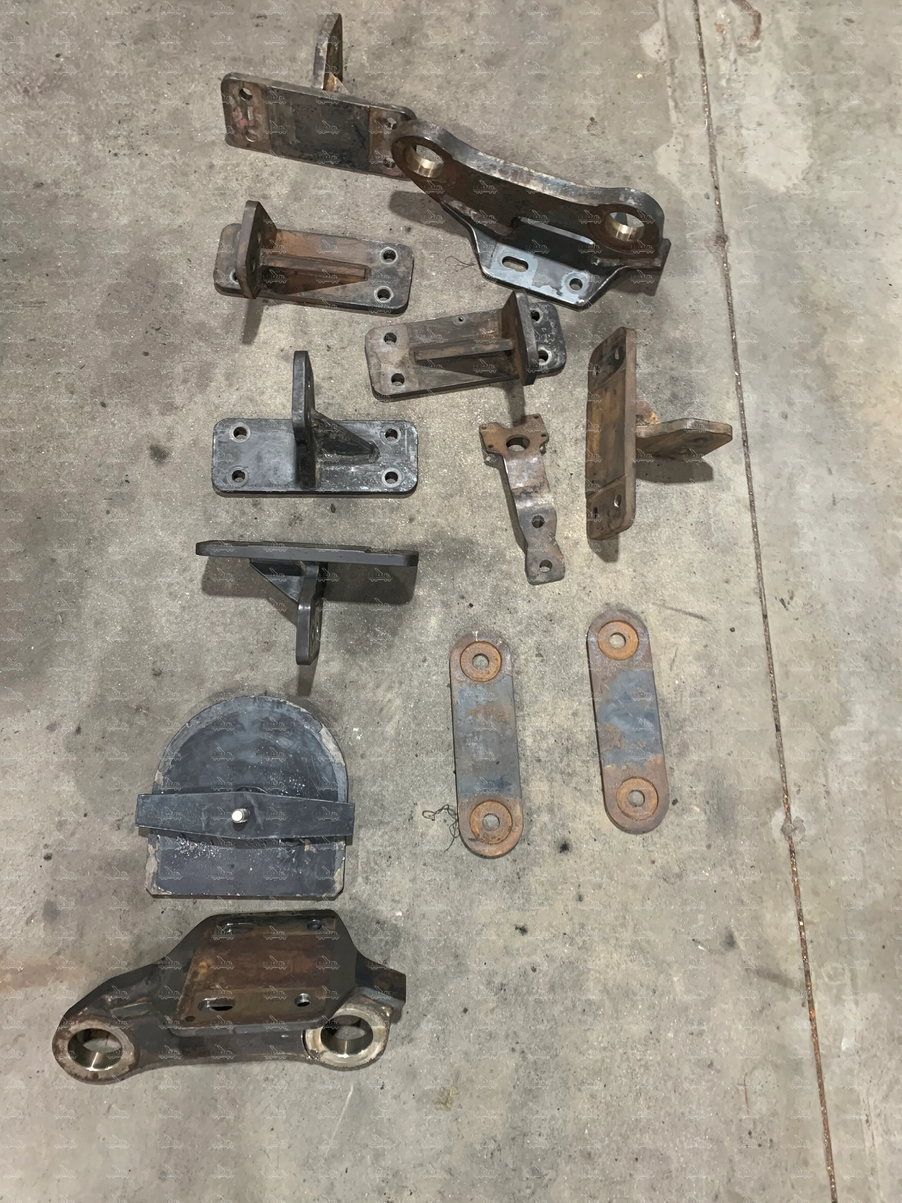 Diverse Befestigungshalter für Ponsse