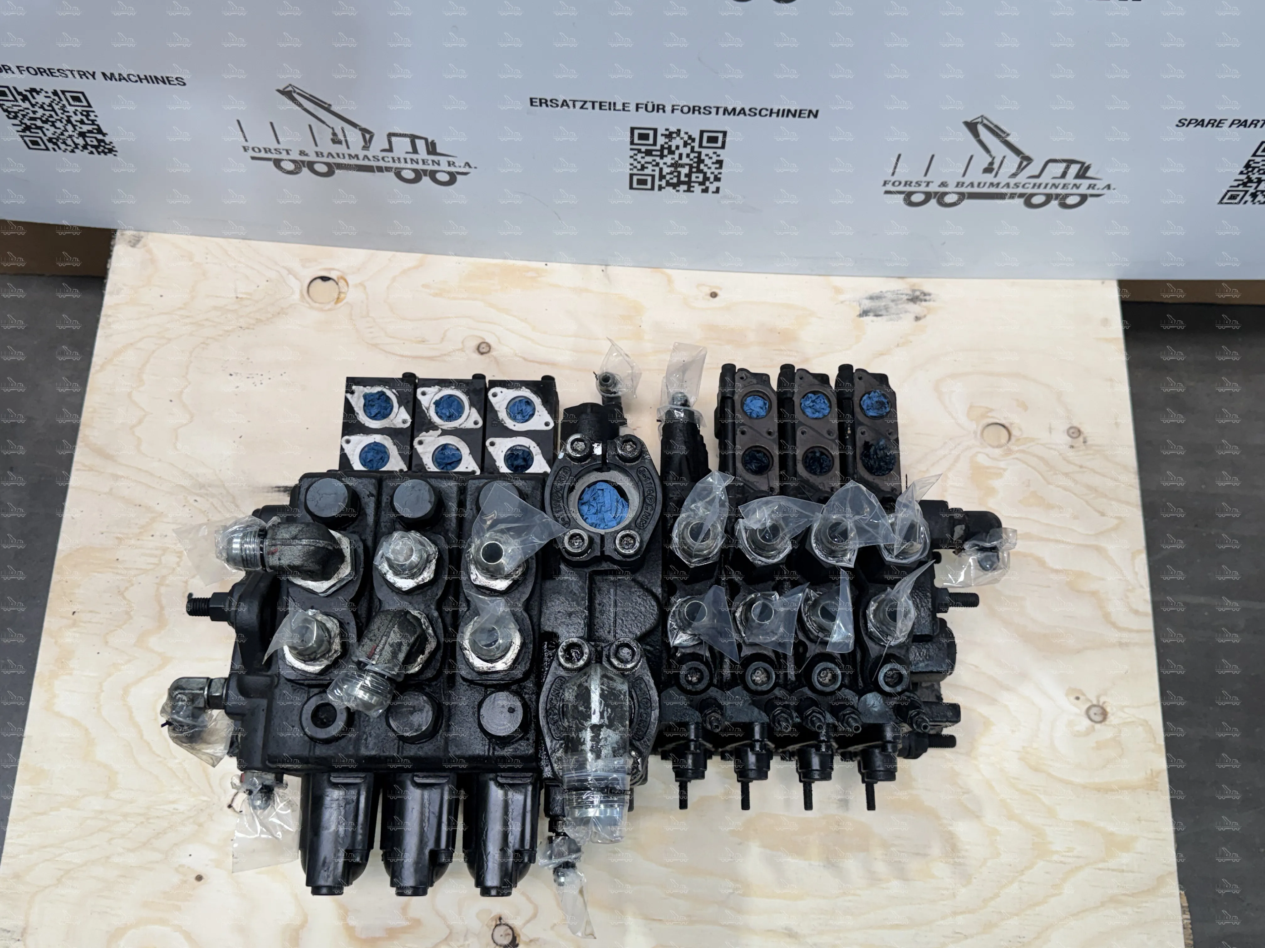 John Deere valve block F680115, F676617, F706638 crane control CF5 CF7