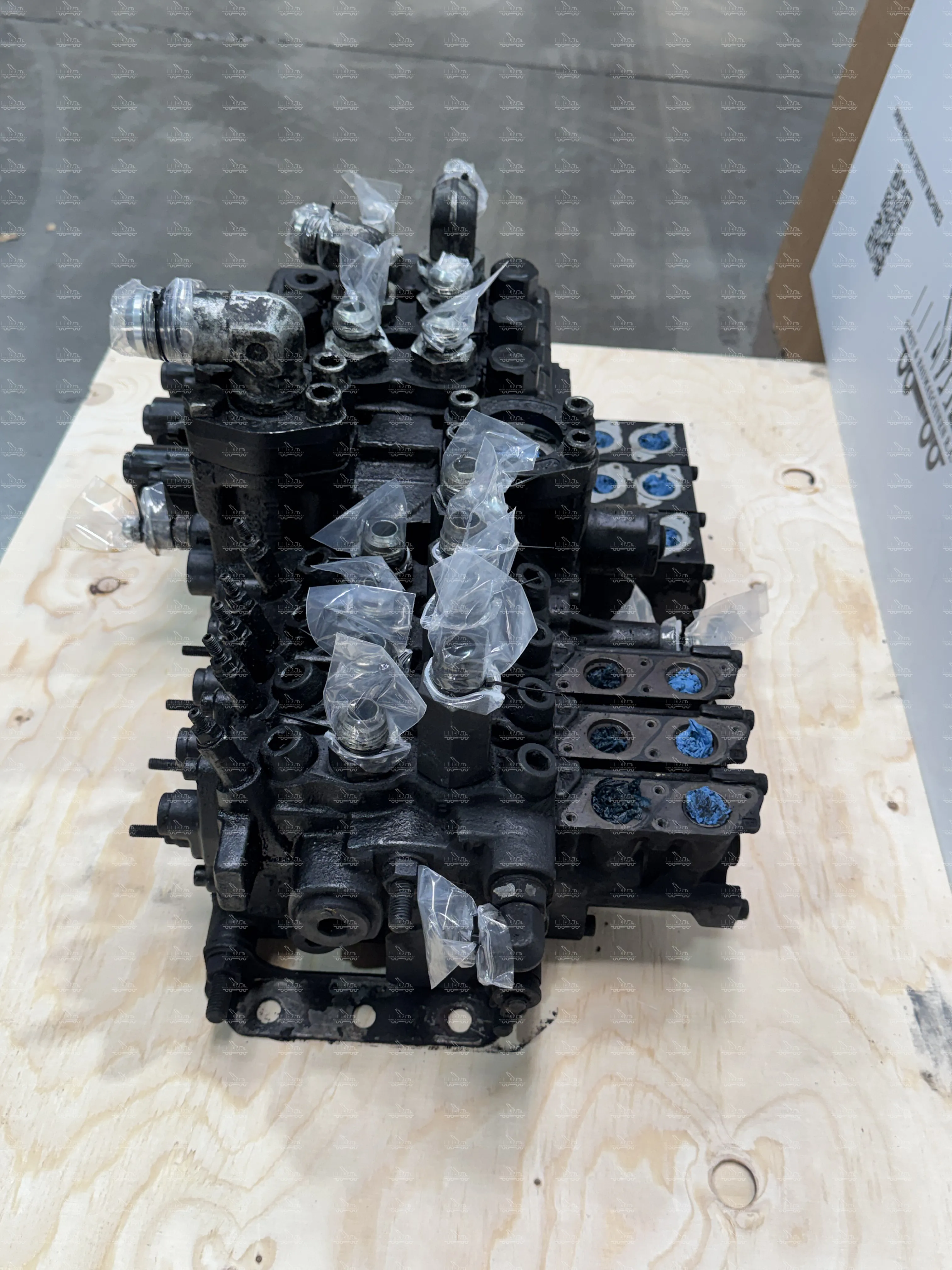 John Deere valve block F680115, F676617, F706638 crane control CF5 CF7