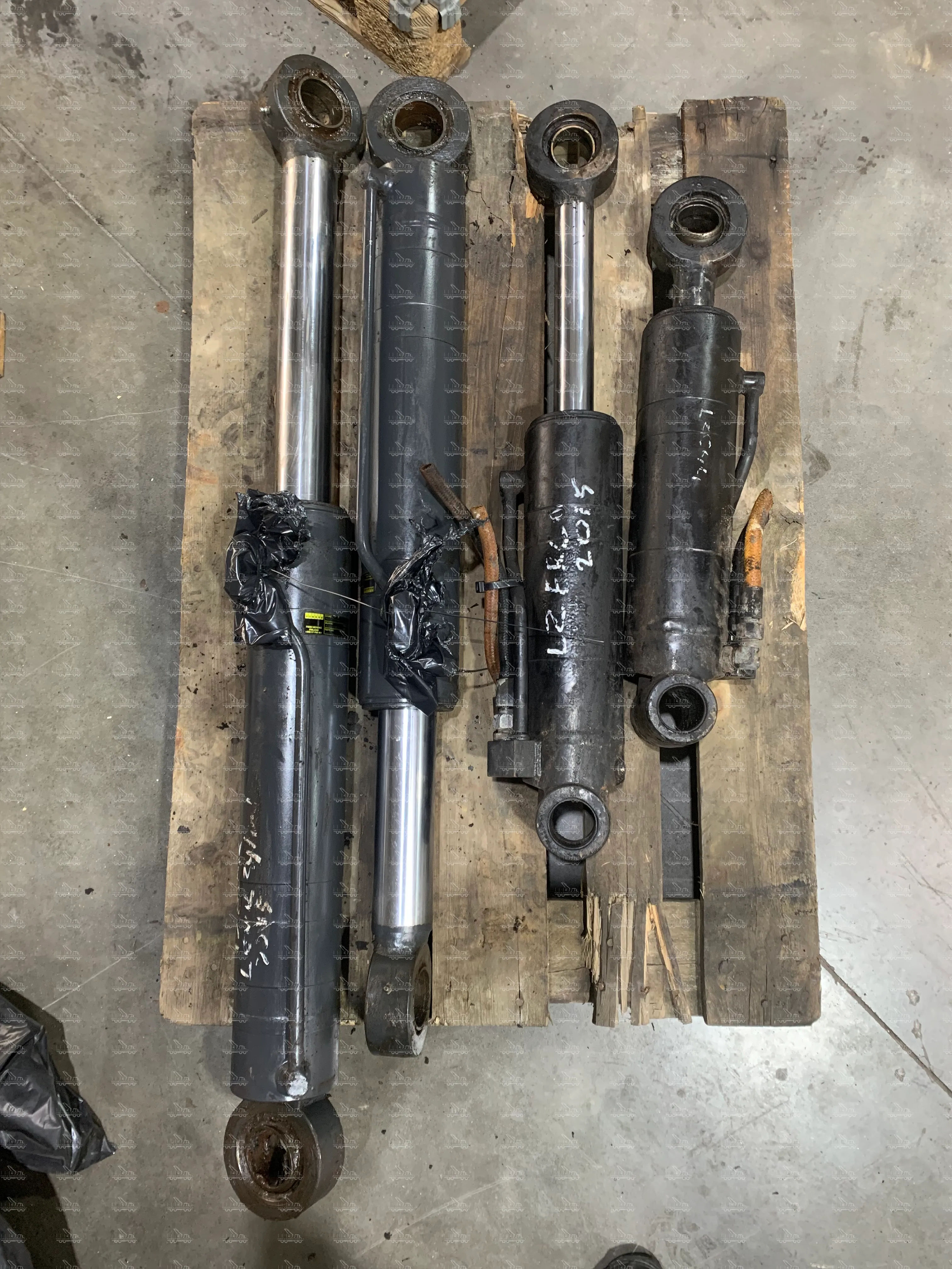 Цилиндры рулевого управления, подъема и наклона для Ponsse