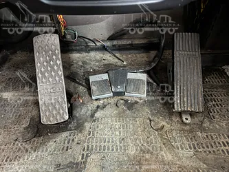 Accelerator pedal, brake pedal, foot pedal - buttons for Ponsse