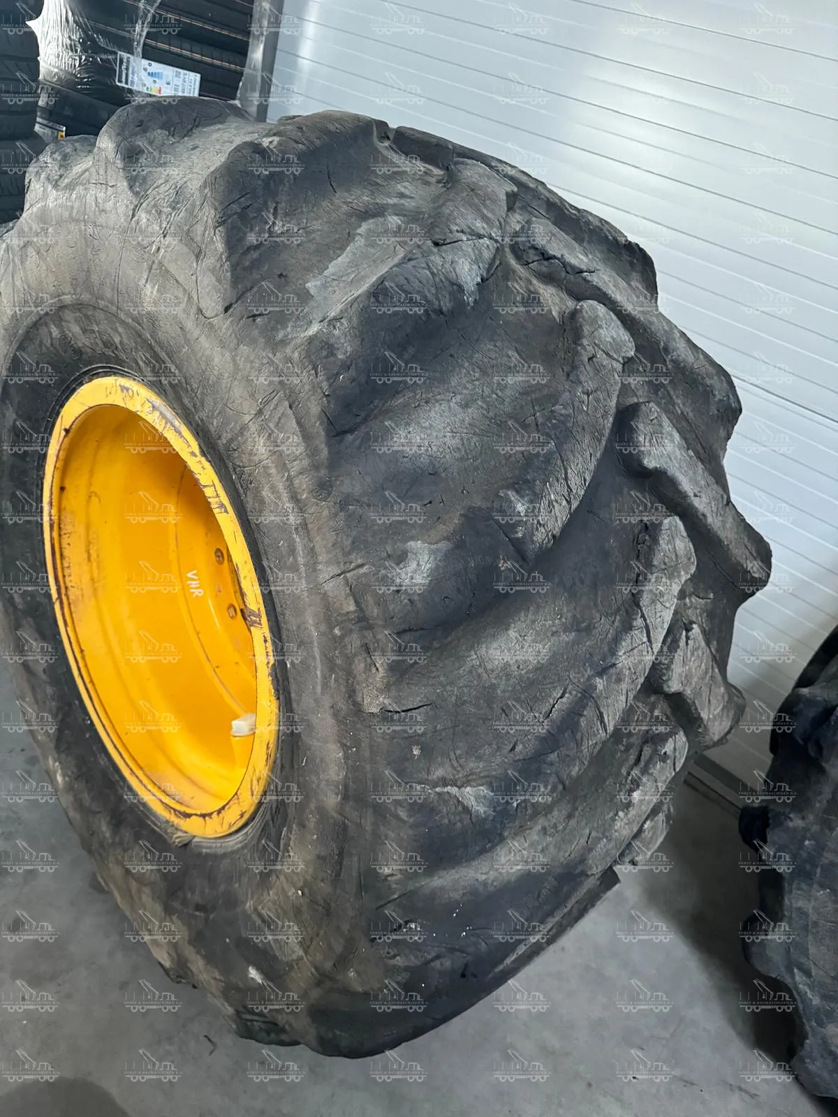 Complete wheels rims with tires for Ponsse Bear