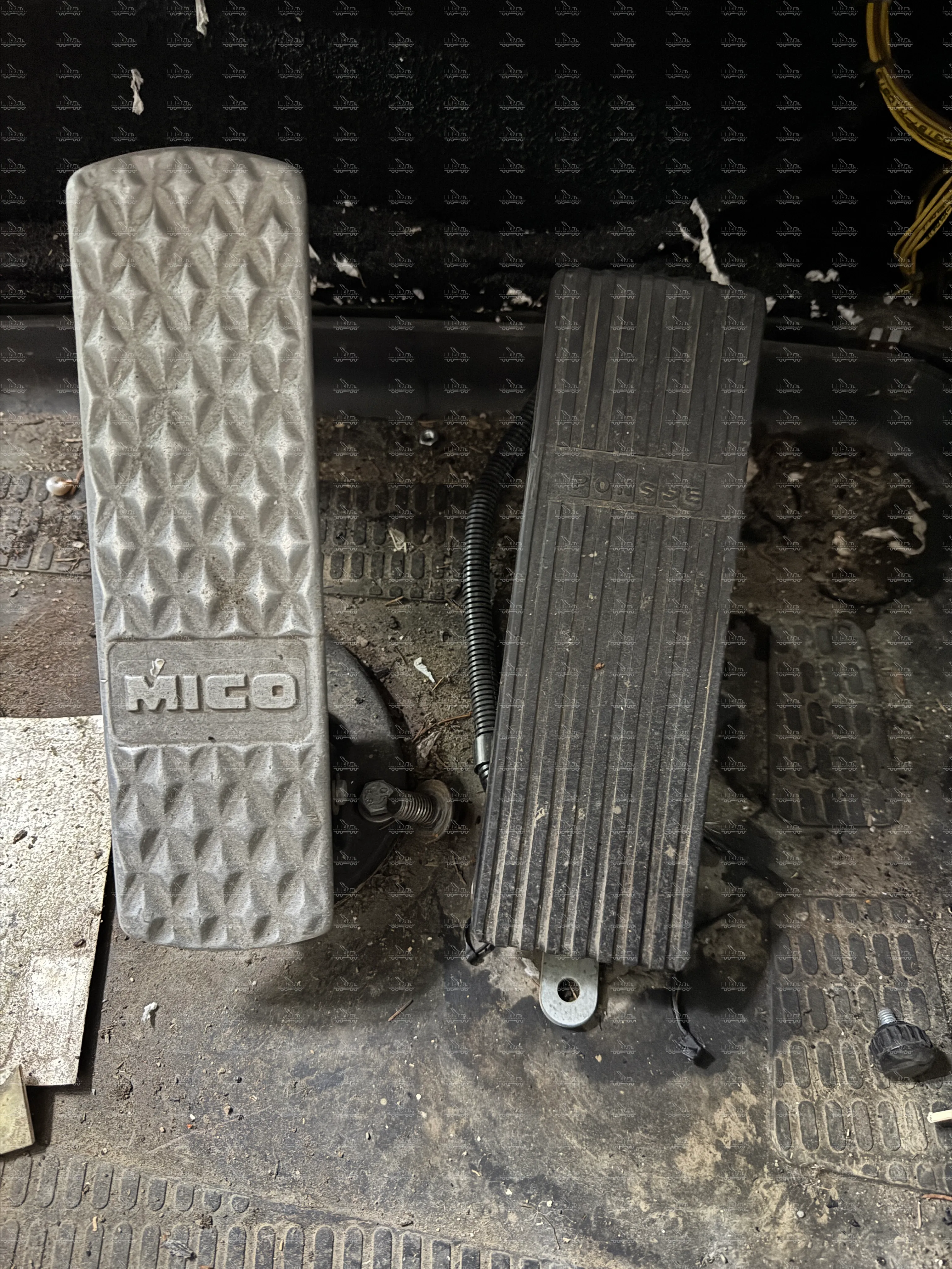 Accelerator pedal, brake pedal, foot pedal - buttons for Ponsse