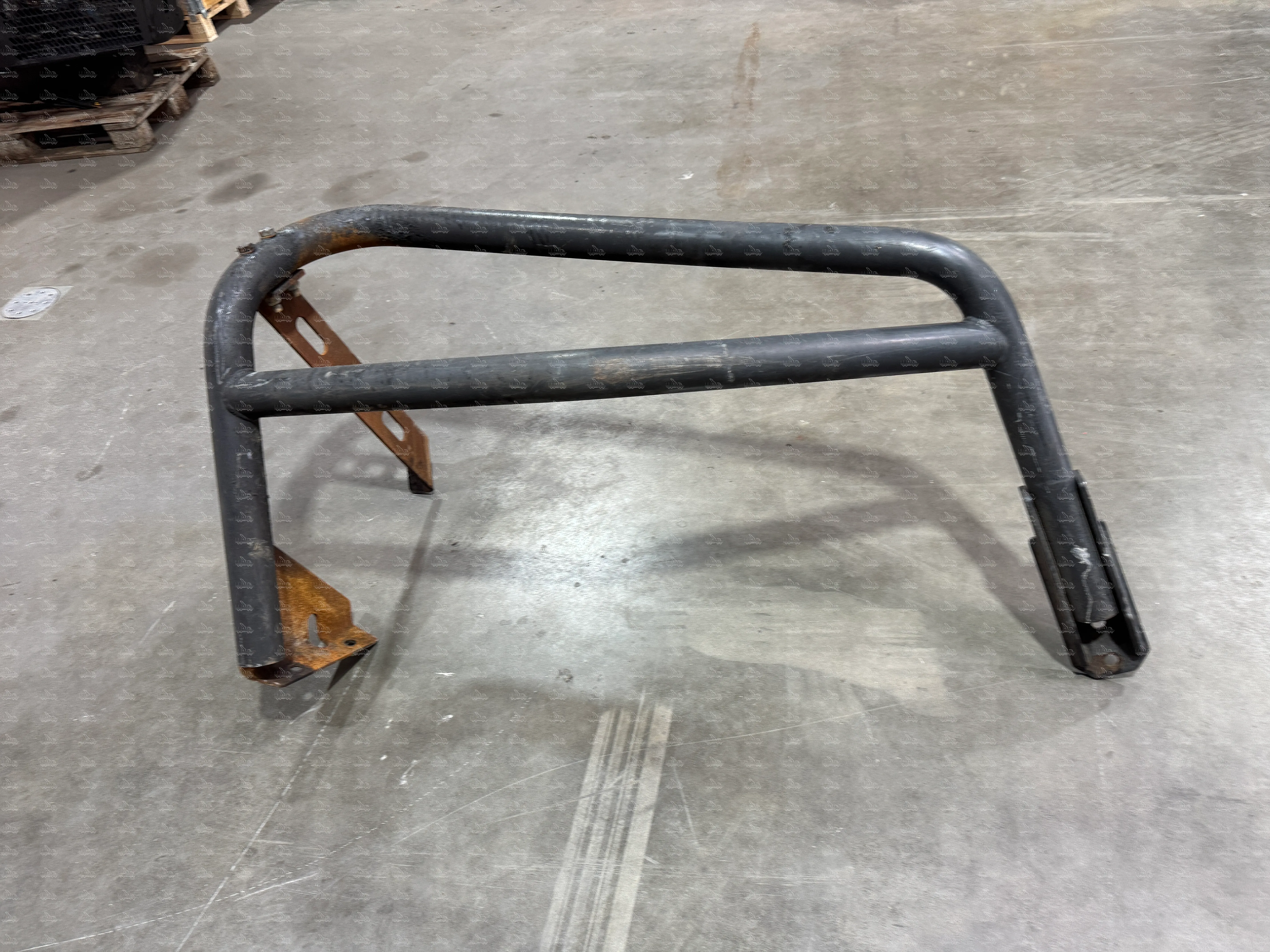 Exhaust bracket/exhaust guard for Ponsse