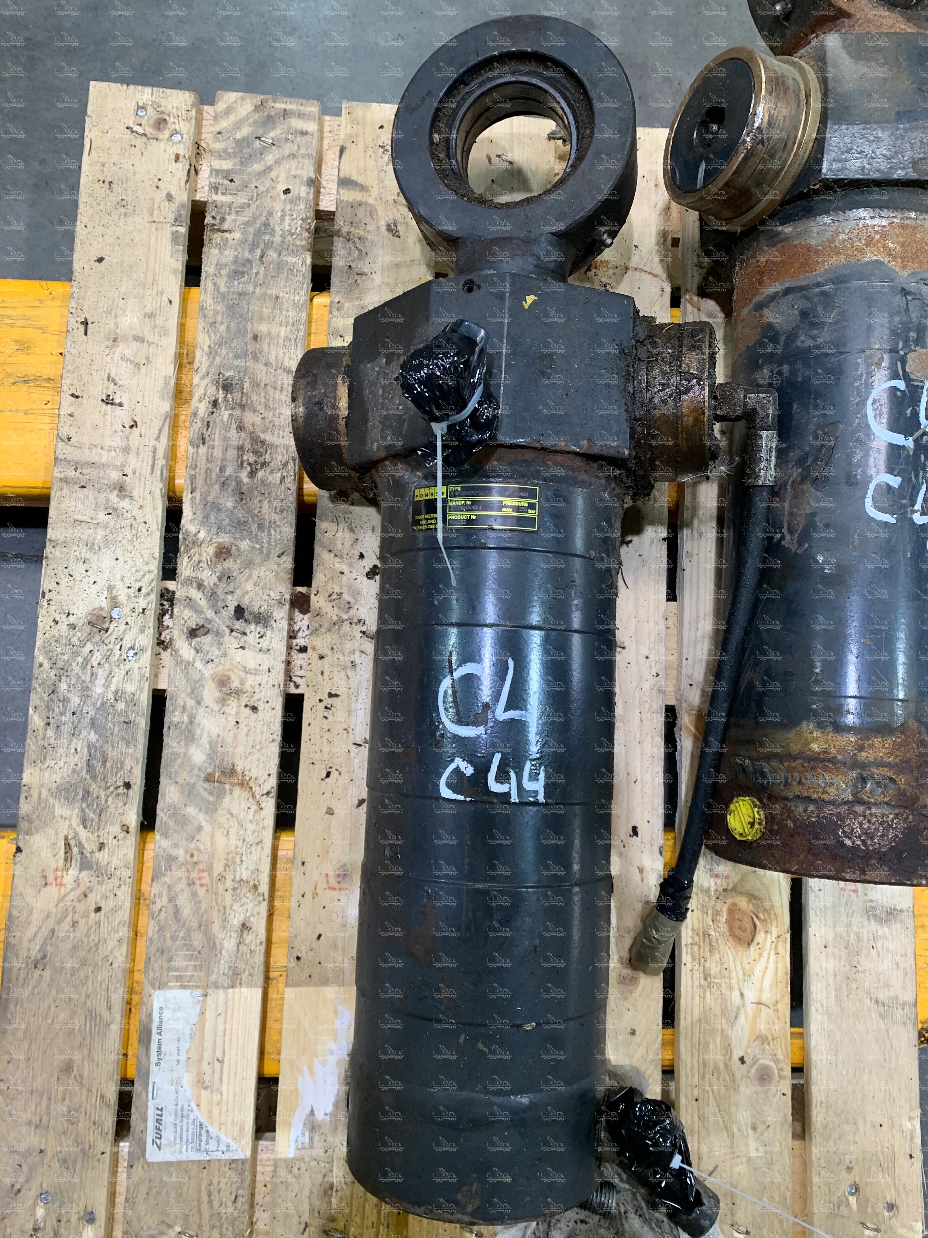 Steering lifting cylinder hydraulic cylinder Tilt cylinder Ponsse Harvester Ergo 8W