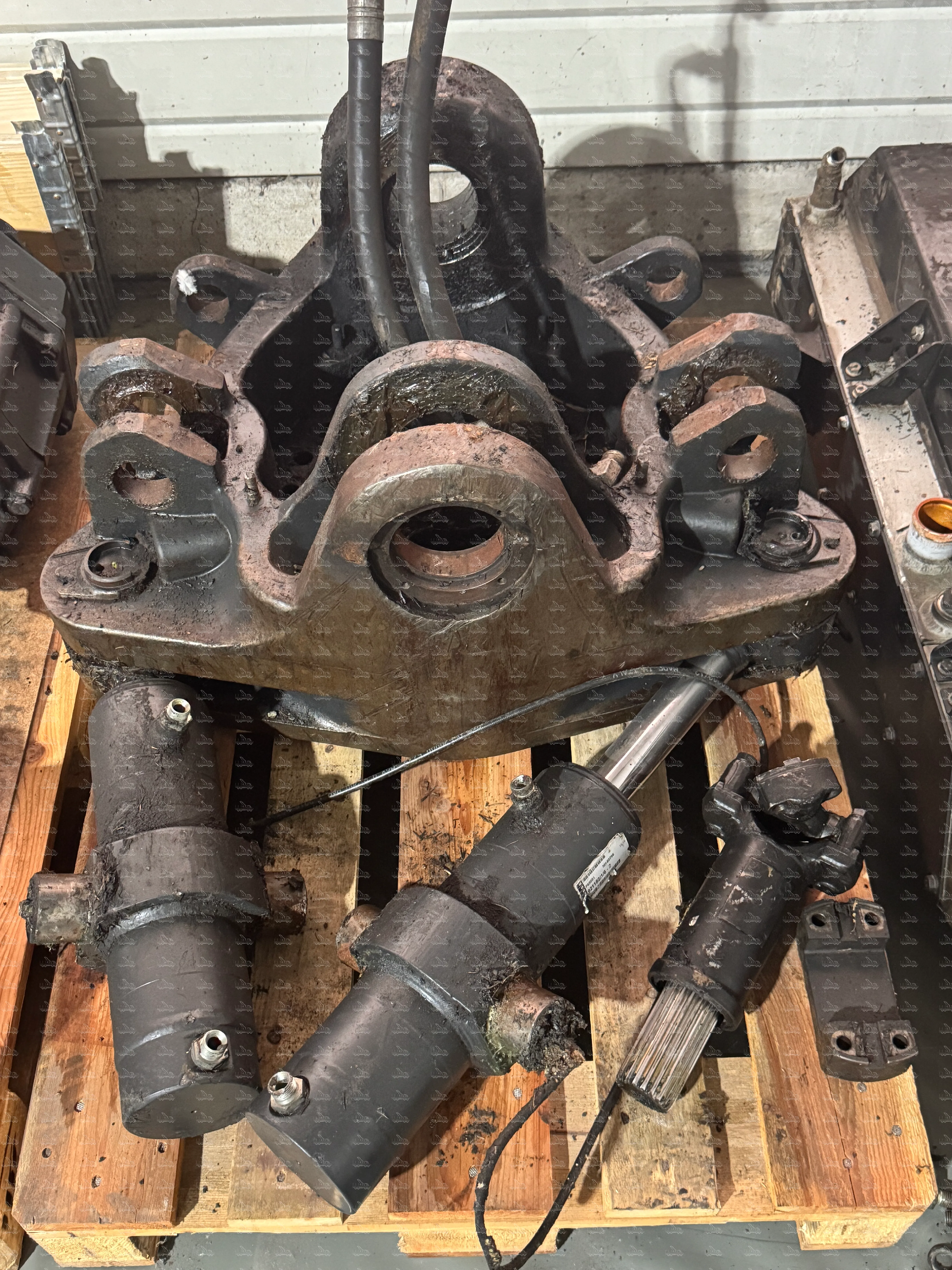 Center joint for Ponsse Bear 8W